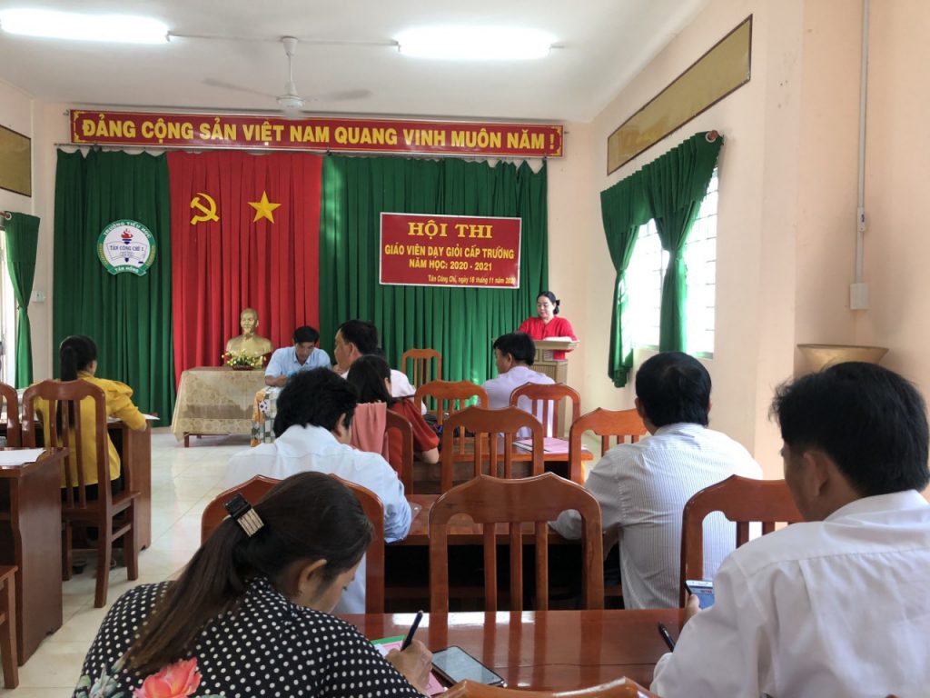 Đồng chí : Nguyễn Thị Thu Thanh ,Ban giám khảo hội thi.